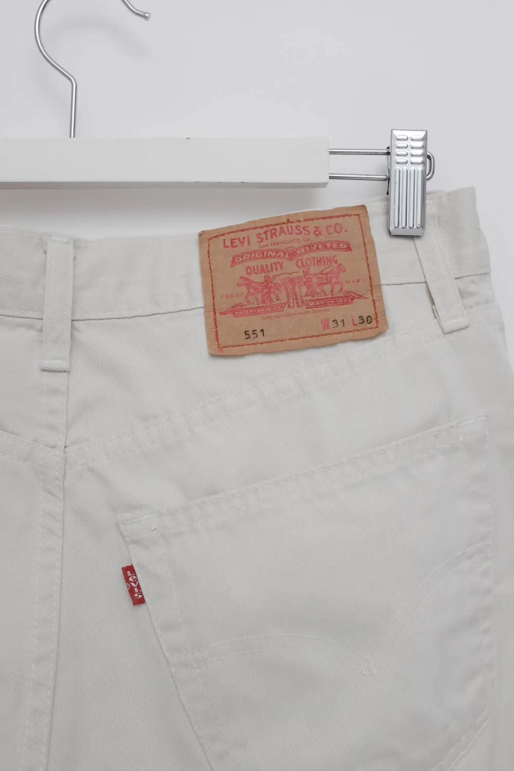 0034_LEVIS OFF WHITE JEANS