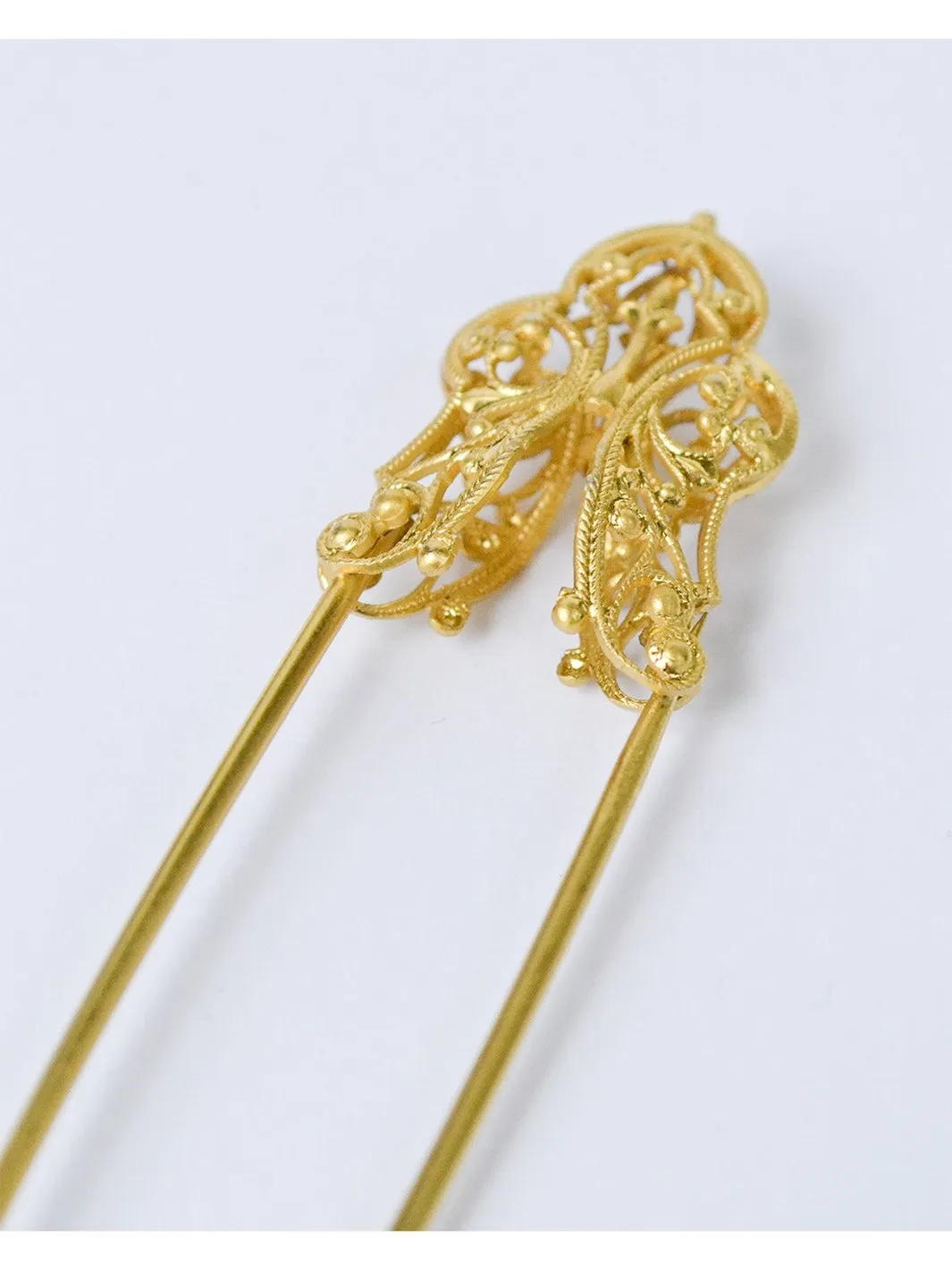 1970s safety pin golden brooch