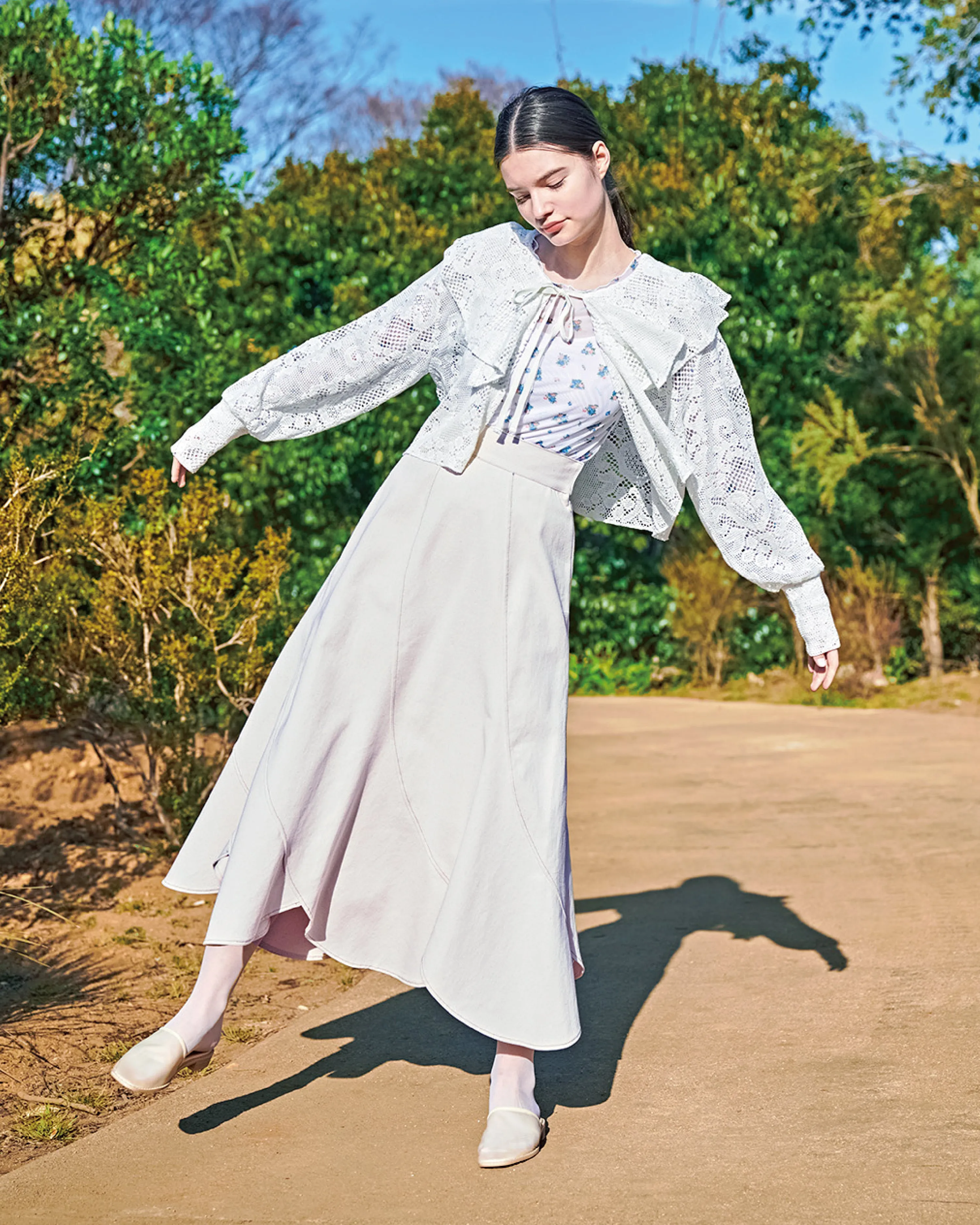 Lace tiered skirts (White)